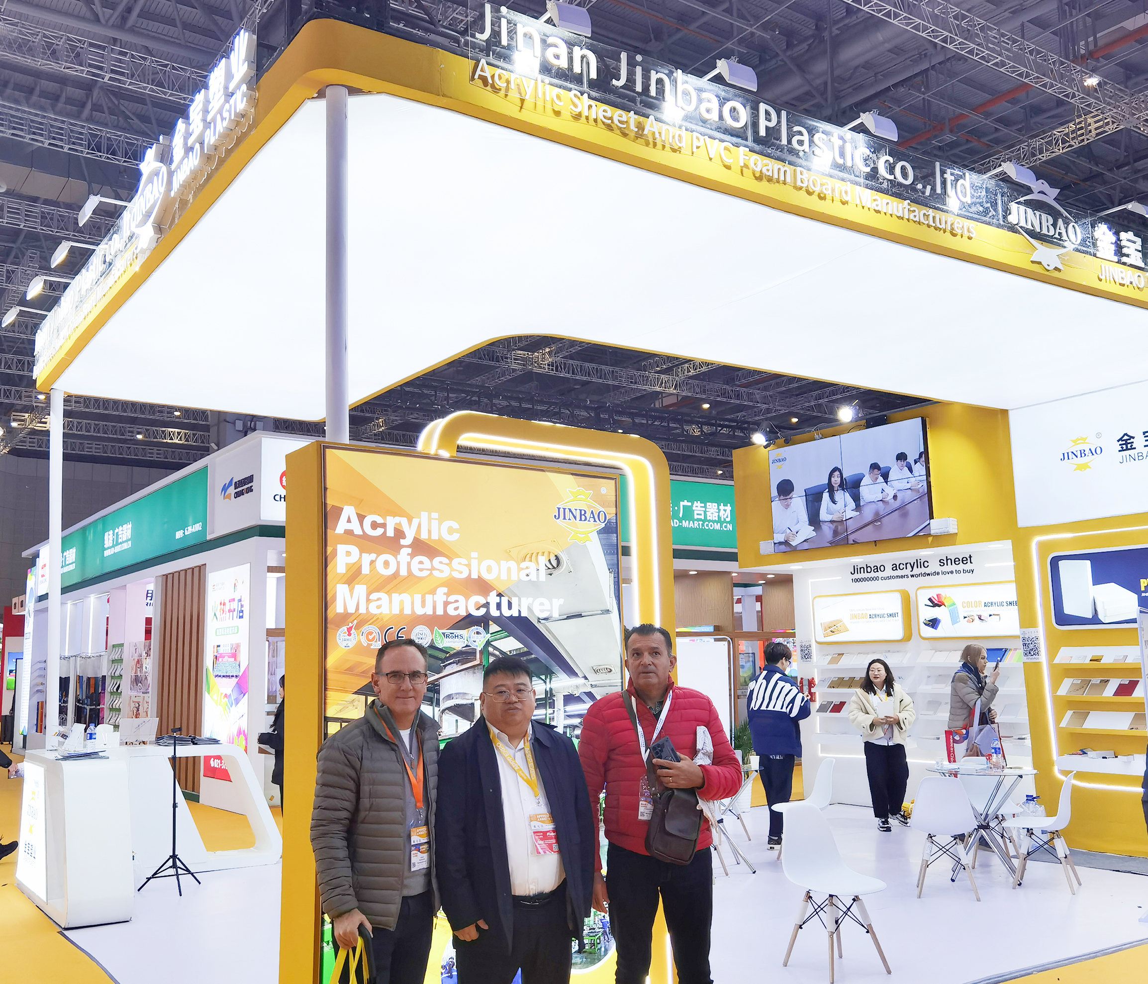 亚克力板防碎且适合在有儿童的家庭中使用吗？